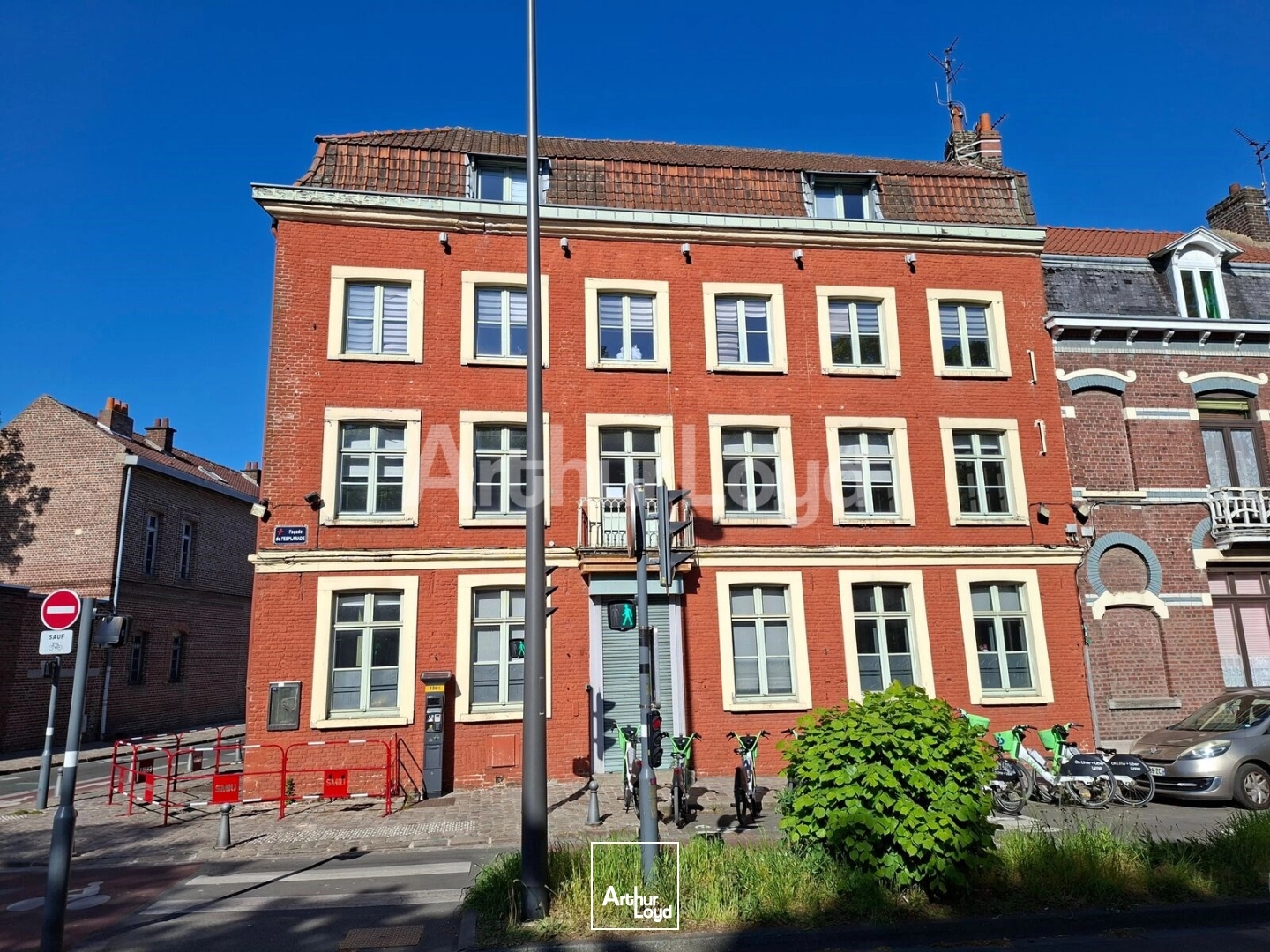 Immeuble indépendant à vendre à Lille - Bureaux de standing et logement avec terrasse face à l'Esplanade