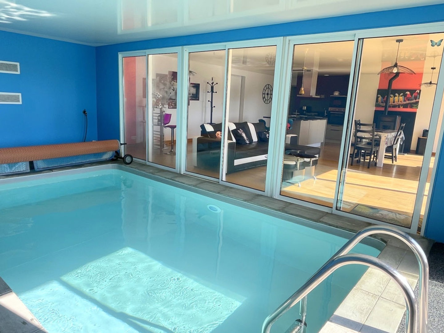 Maison avec piscine intérieur