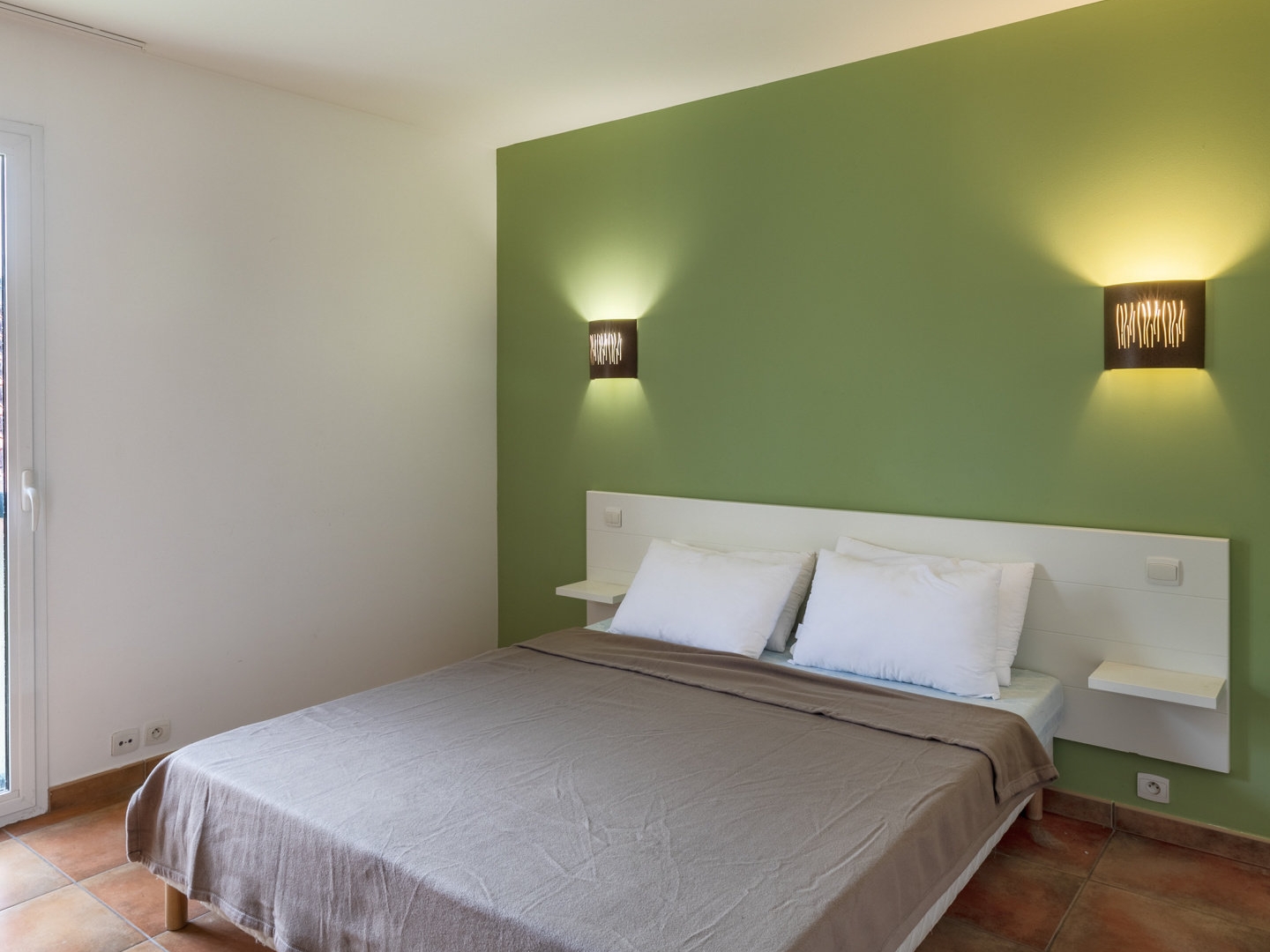 T3 lumineux avec terrasse et parking, proche plage