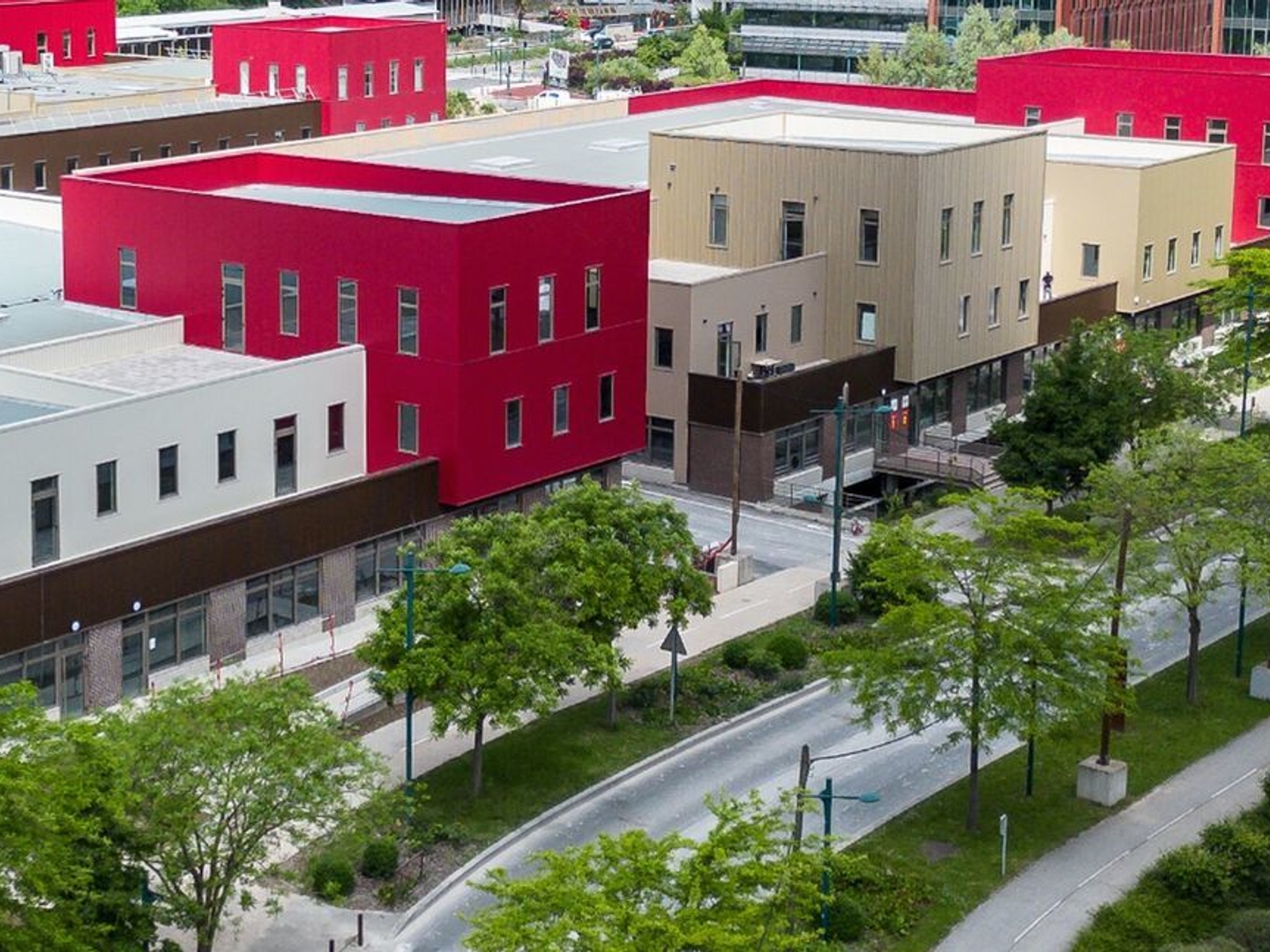 Locaux d'activité - A VENDRE - 1 820 m² non divisibles