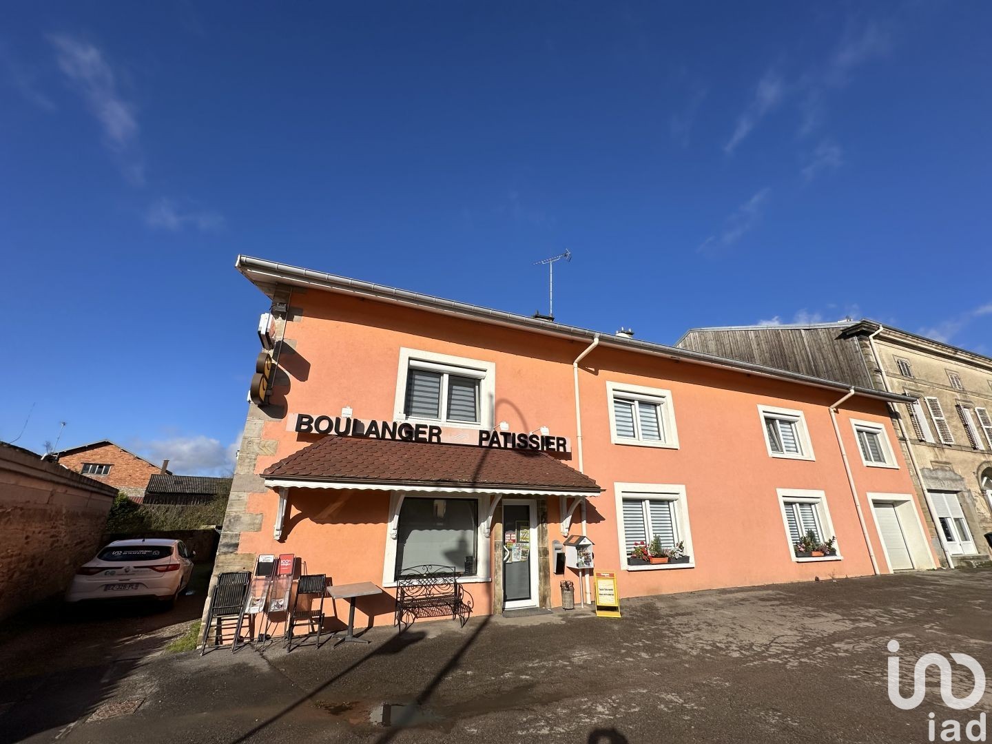 Immeuble commercial 300 m²
