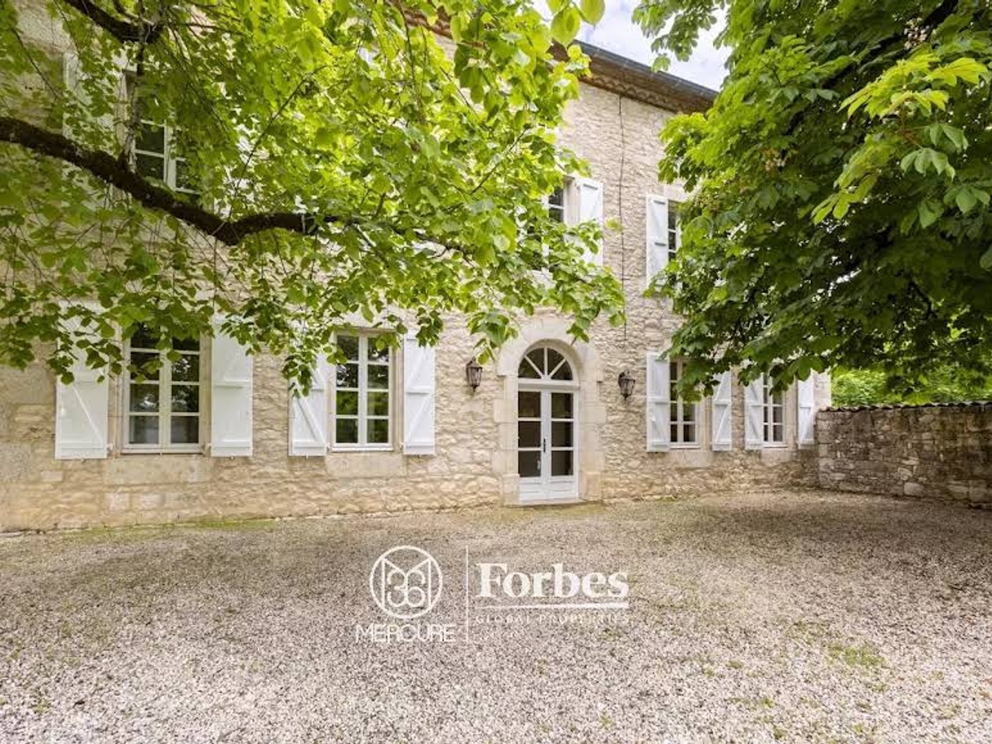 Propriété 11 pièces 378 m²
