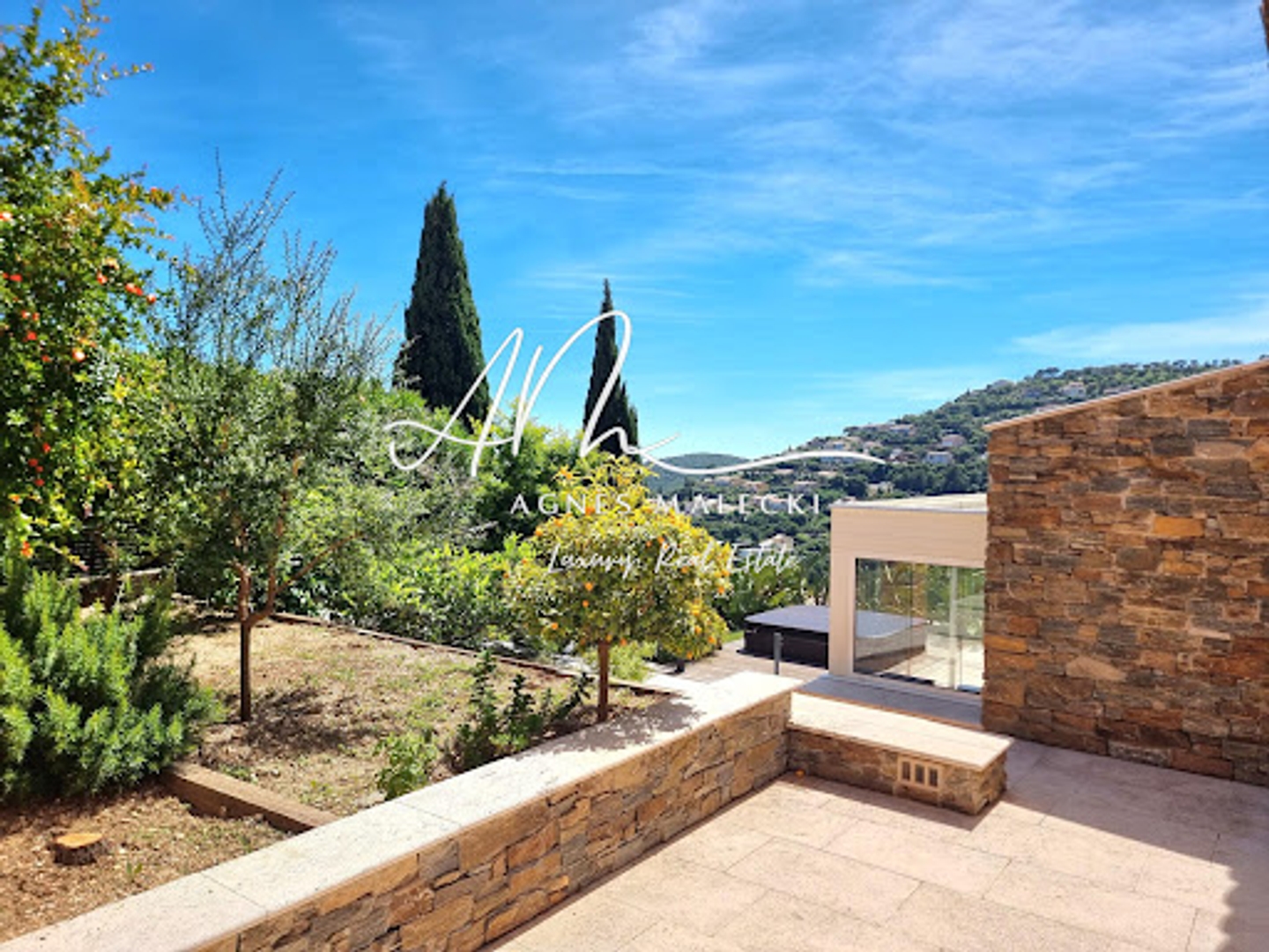 Maison à vendre - 8 pièces - 221m2 - Cavalaire-Sur-Mer (83240)