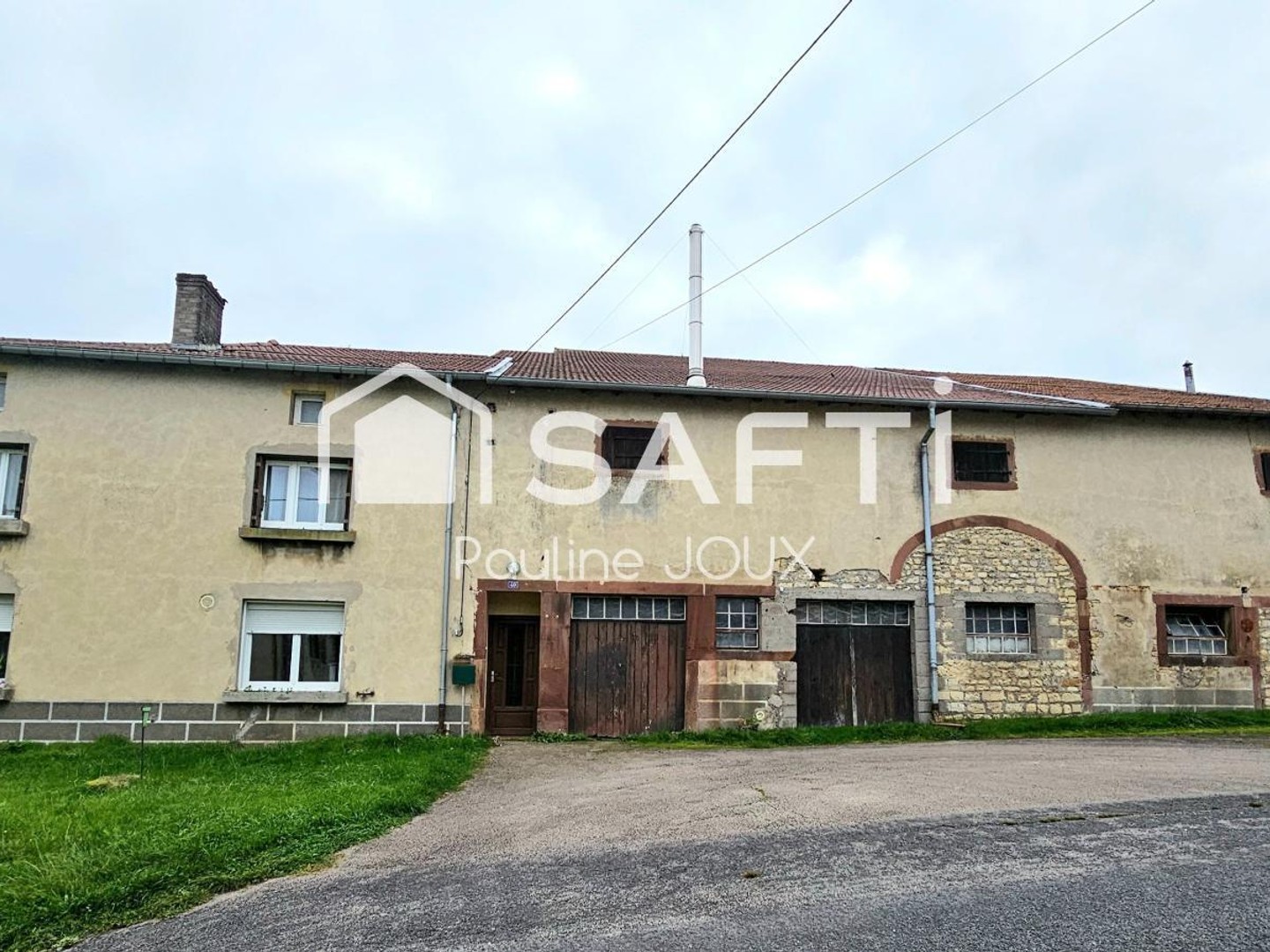 Ancienne ferme avec 5 pièces, grandes dépendances et terrain