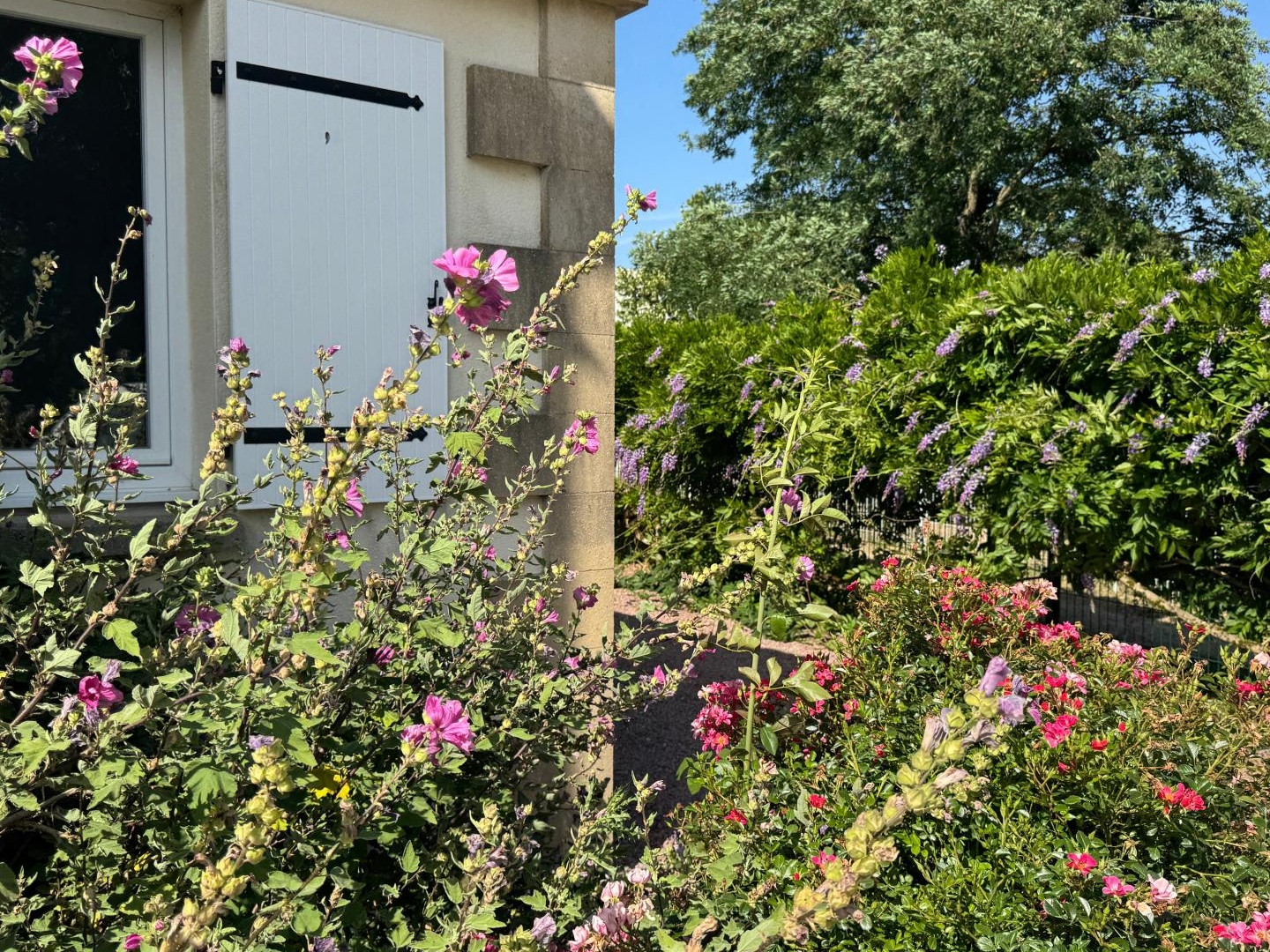 Le calme de la campagne aux portes de la ville.