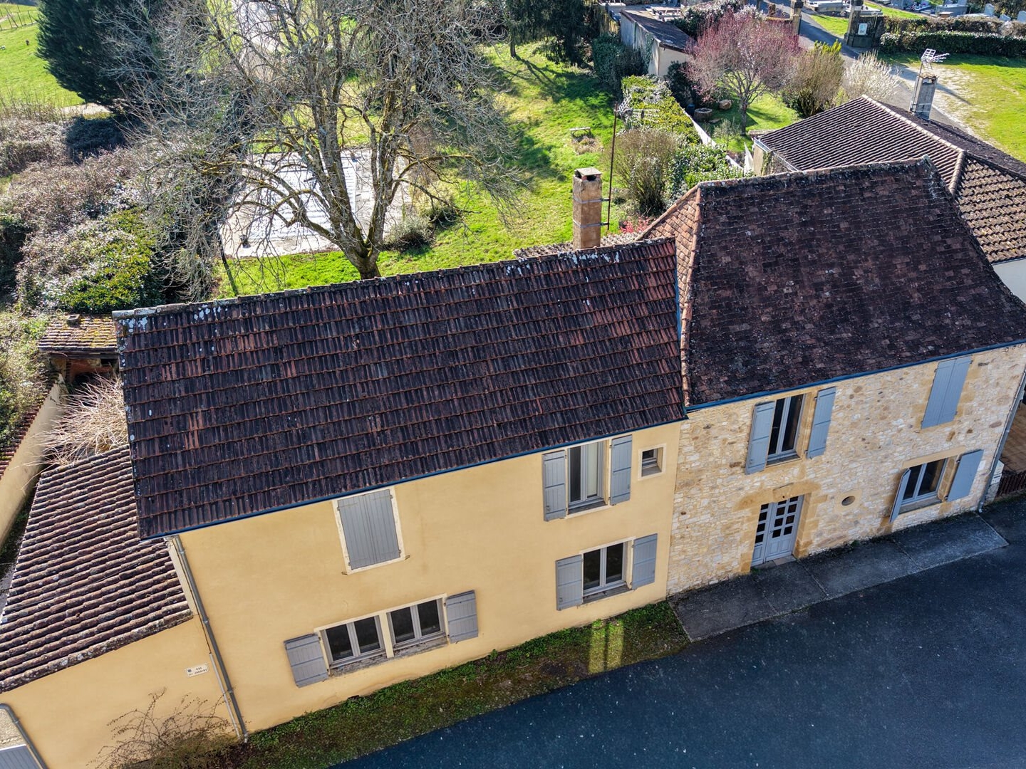 Cazals - Ensemble de caractère en pierre avec piscine, 5 chambres et grand potentiel au coeur du village