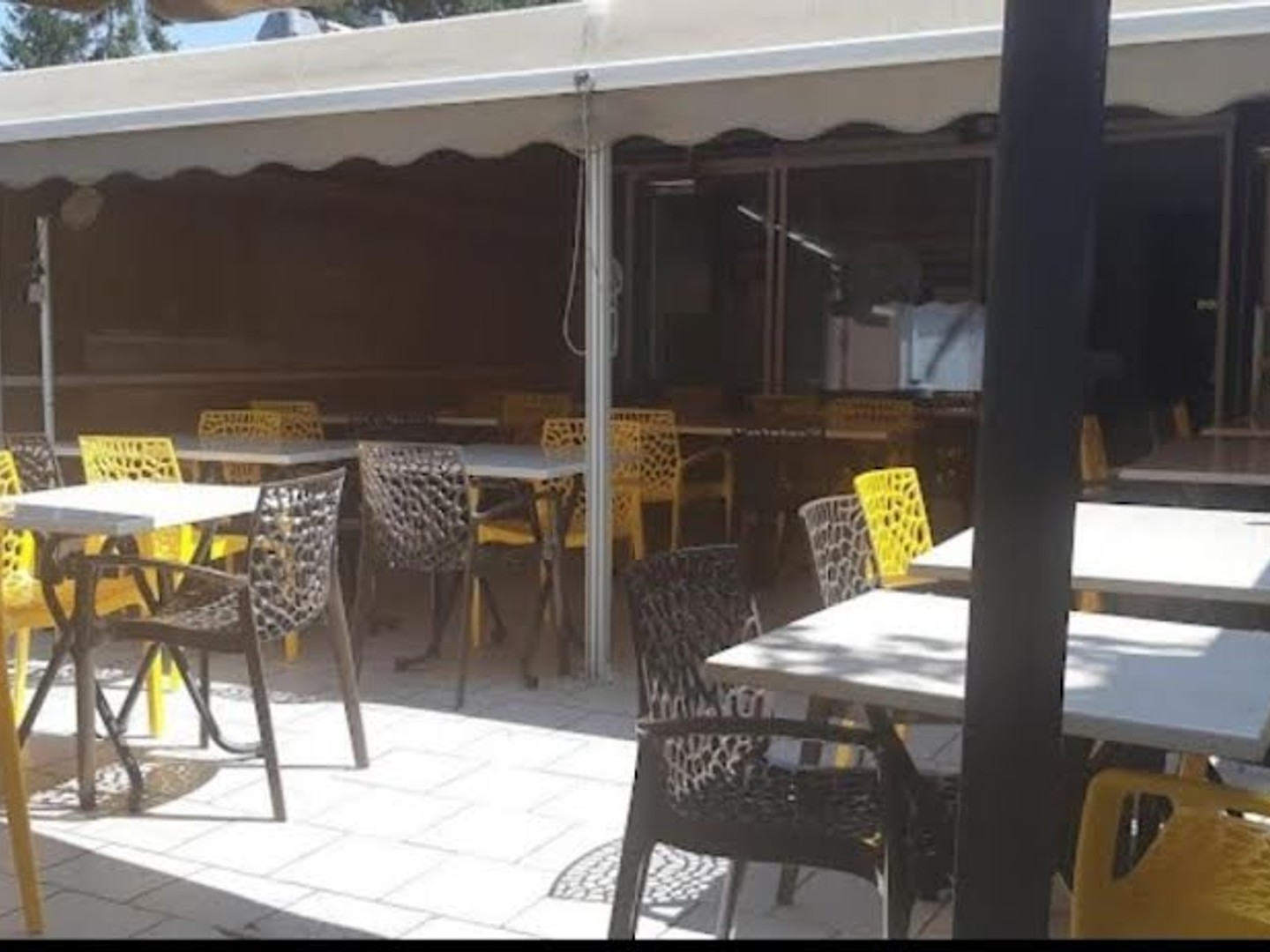 Local 76 m²