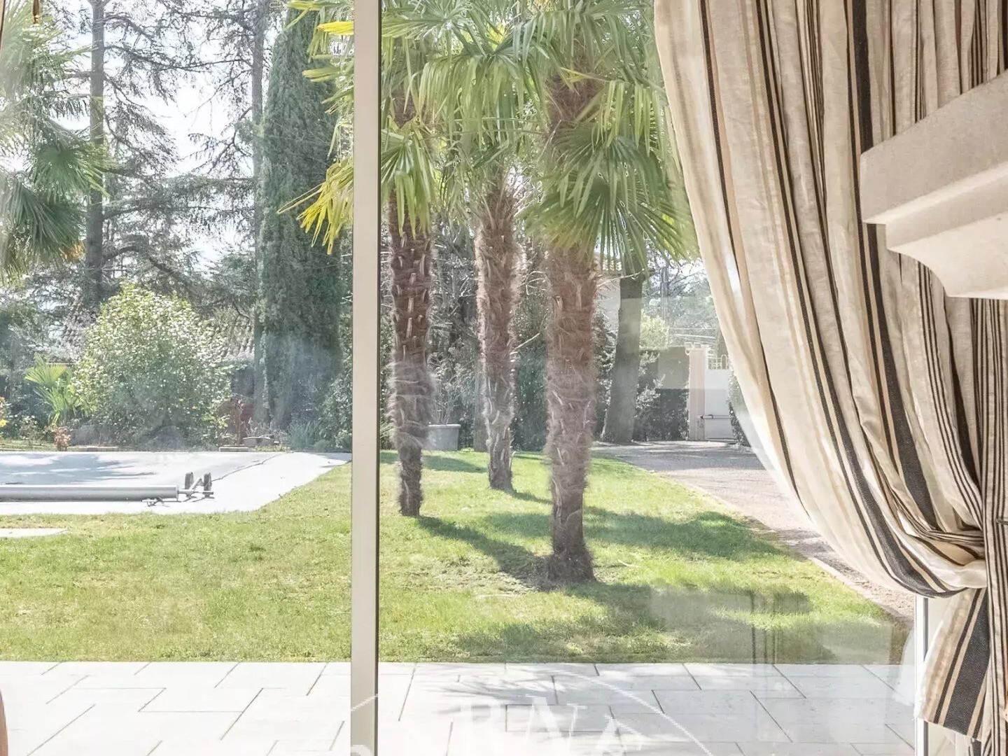 Maison à vendre - 6 pièces - 213m2 - Écully (69130)