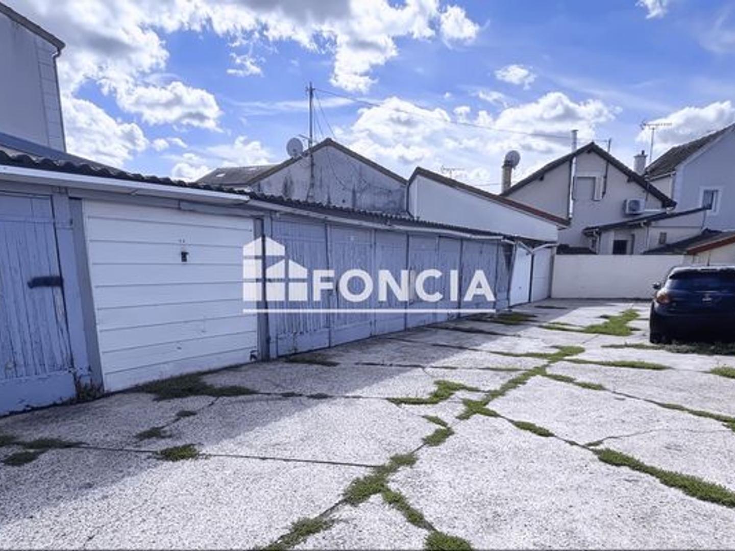Parking / garage / box à vendre - 13m2 - Saint-Denis (93200)