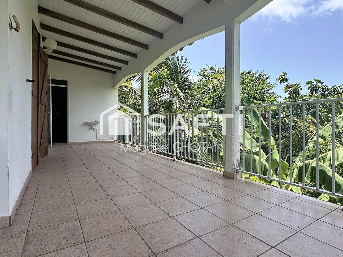 Villa exceptionnelle de 132m2 et son terrain de 1328m2 au Moule