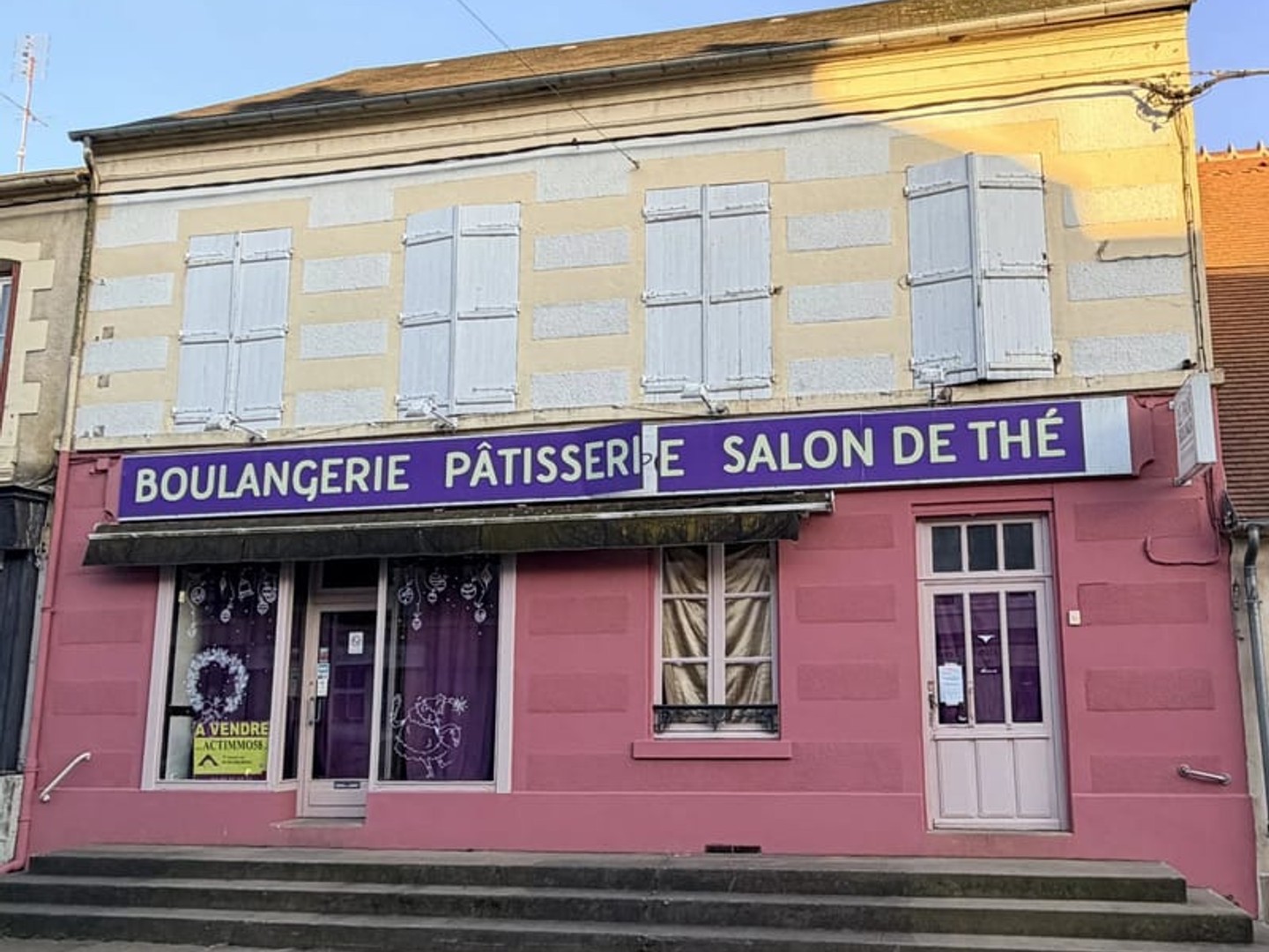 Local artisanal avec appartement centre-ville de Prémery
