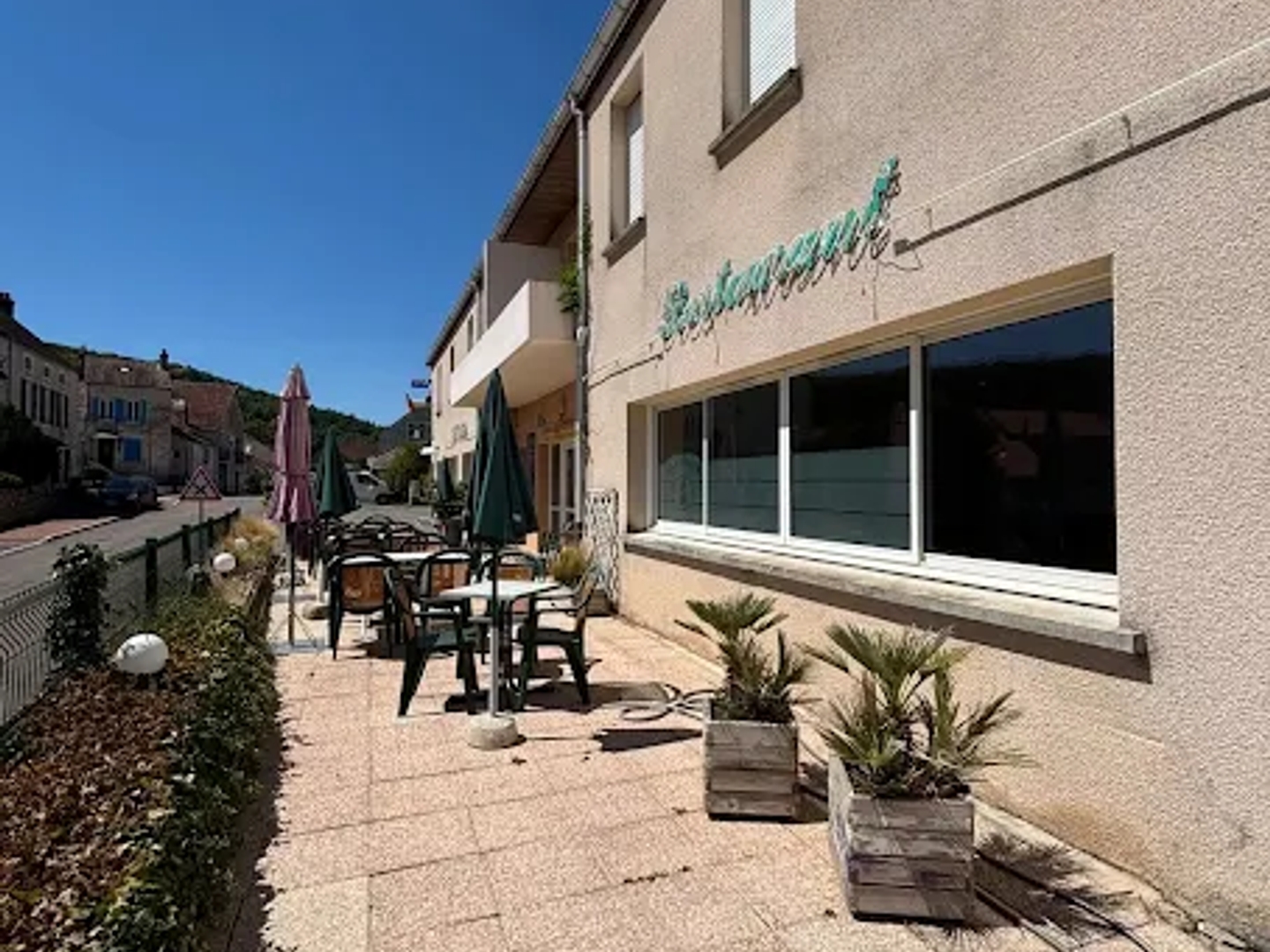 Local 8 pièces 719 m²