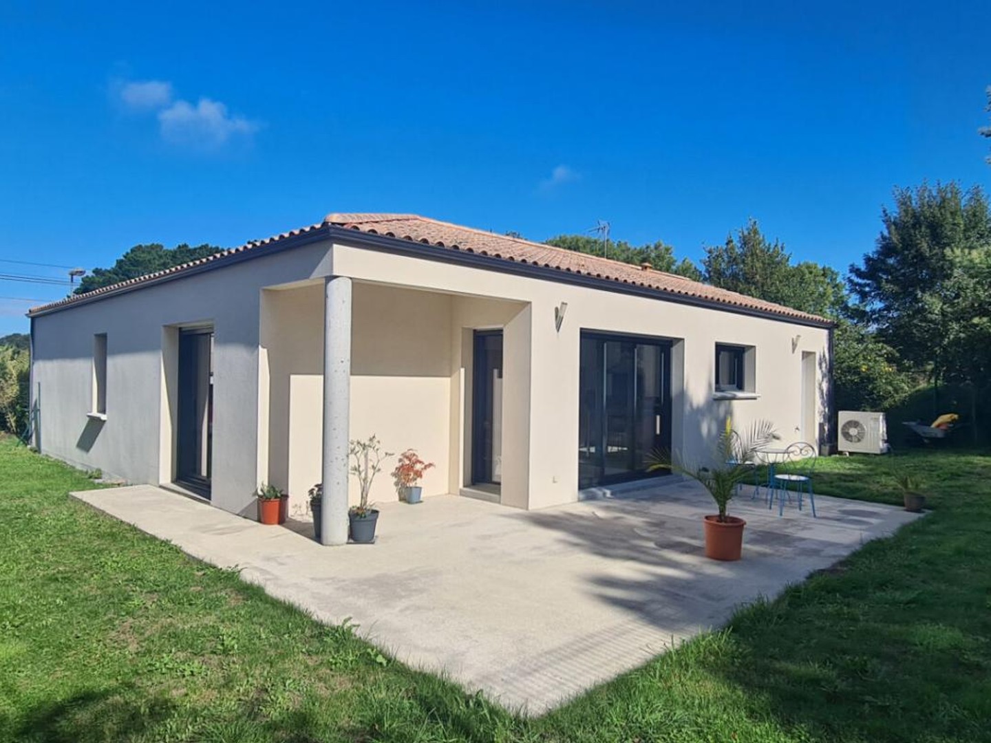 Maison Gorges 4 P . 3 Chs . DPE en A . 96.33 M² . T 413 M² . Garage . Accessible PMR. Terrasse