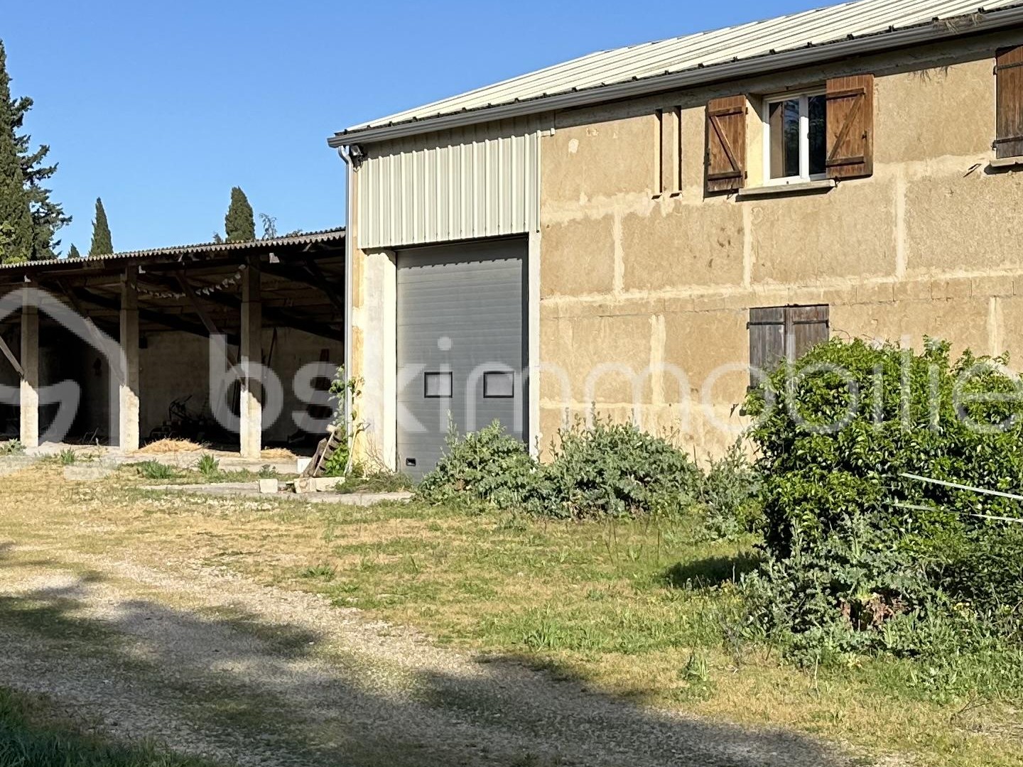 Local 6 pièces 225 m²