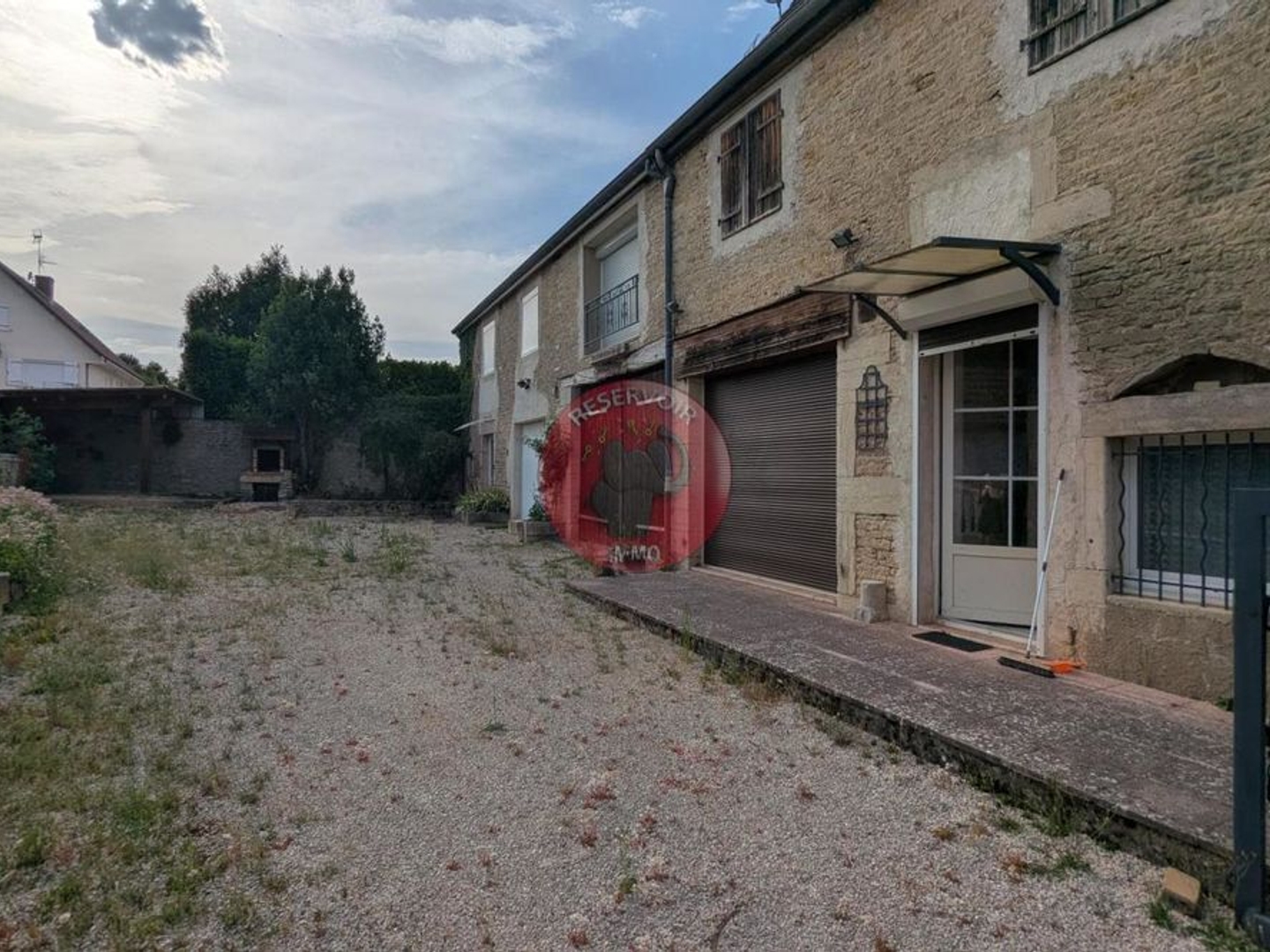 En plein coeur du village d'HAUTEVILLE-LES-DIJON, Réseau ....