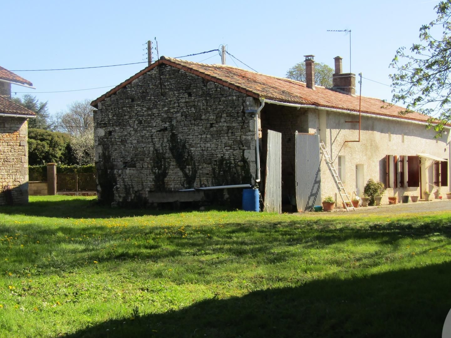 Maison à vendre - 4 pièces - 160m2 - La Forêt-De-Tessé (16240)
