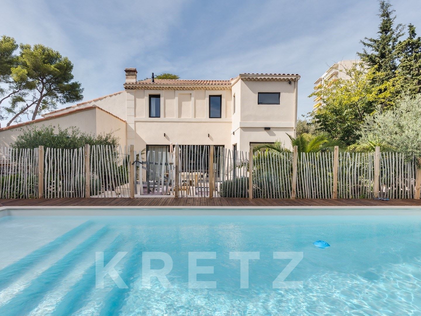 Bastide entièrement rénovée avec grand jardin et piscine