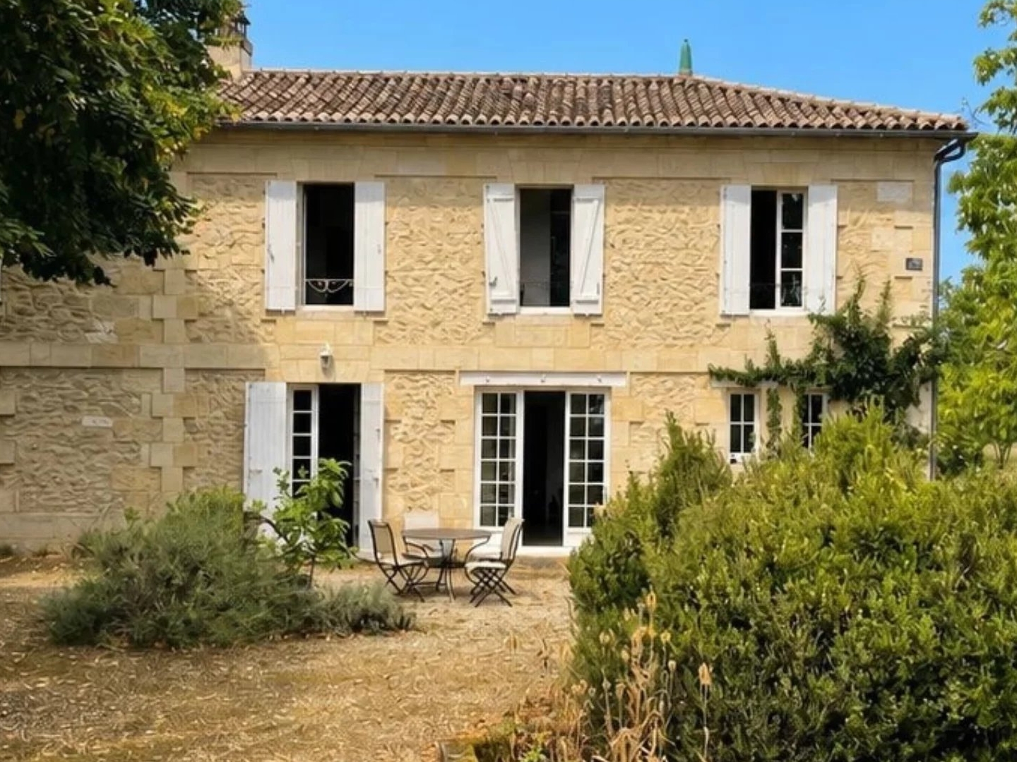 Propriété de charme - 3 habitations, parc de 9 000 m² et grande piscine à 20mn de Saint Émilion