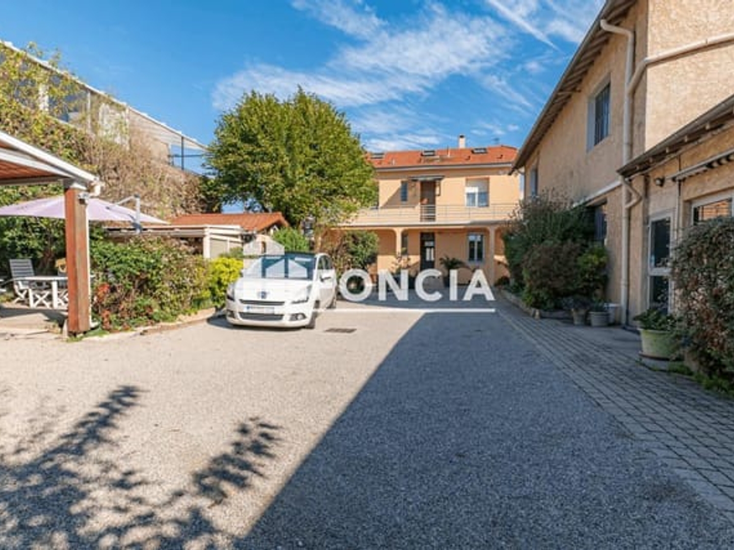 Maison à vendre - 6 pièces - 187m2 - Saint-Priest (69800)