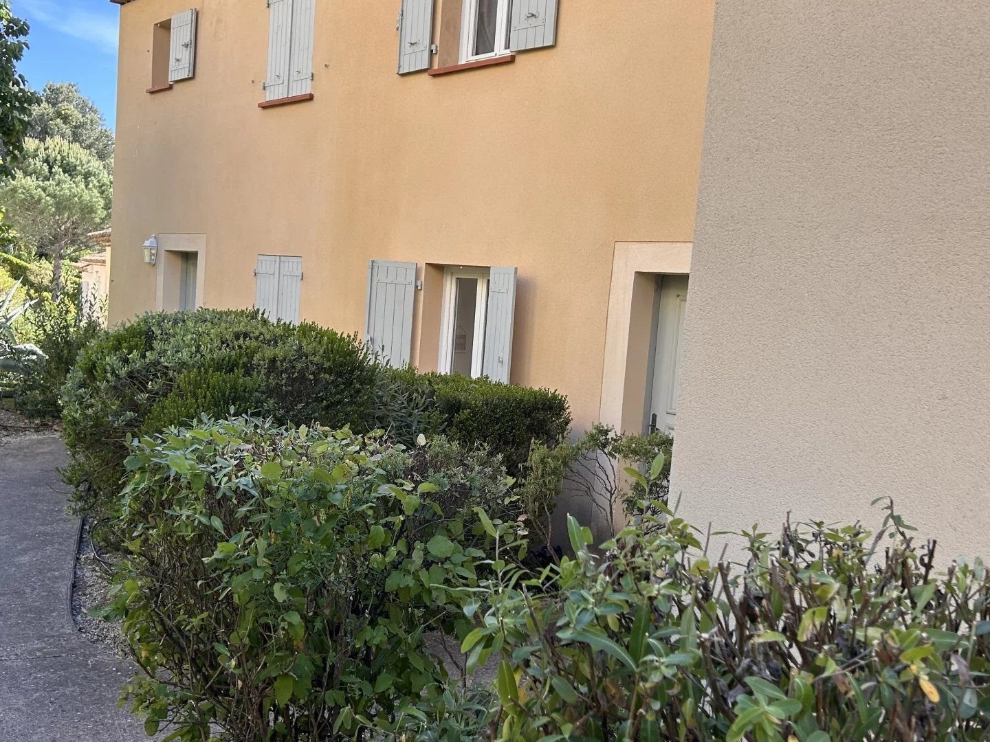 Maison T4 avec piscine neuve pour la résidence et parking à