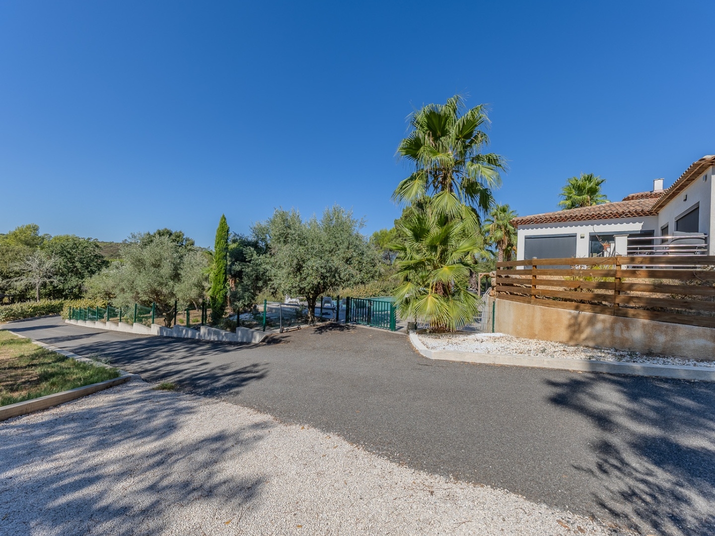 Maison à vendre - 10 pièces - 400m2 - Roquebrune-Sur-Ar... (83520)