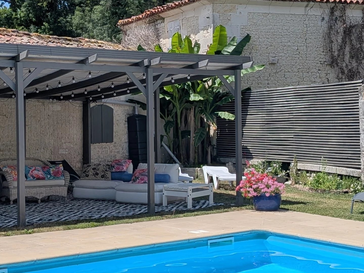 Élégante maison de maître, deux maisons d'amis et une superbe piscine !