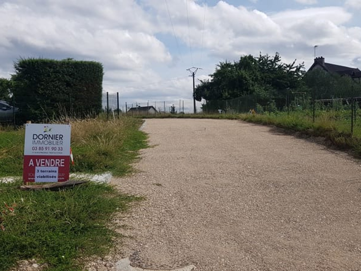 grand terrain plein centre bourg de Labergement Ste Colombe, entièrement viabilisé