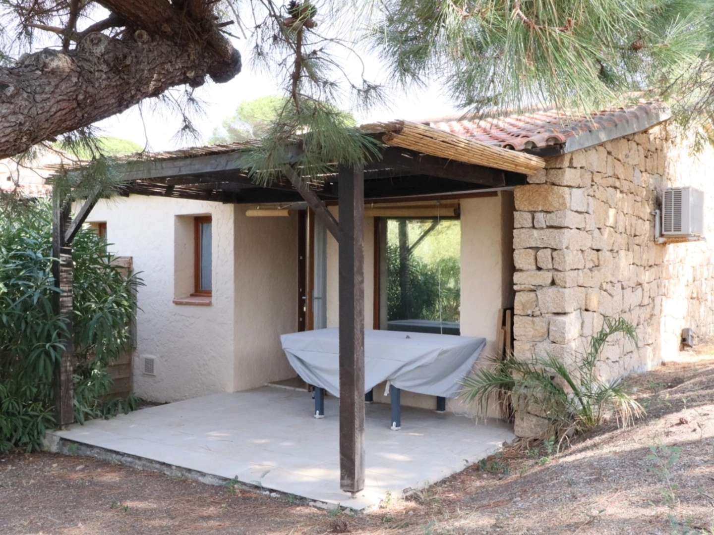 A Serra di ferro, mini-villa T2 rénovée avec terrasse arborée (corse du Sud)