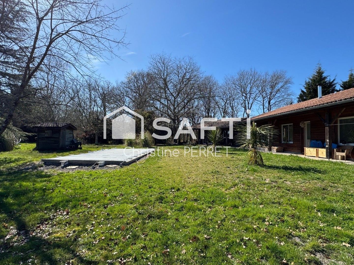Maison T4 105 M2 ,Chalet 35 M2 , piscine, terrain 3700m2