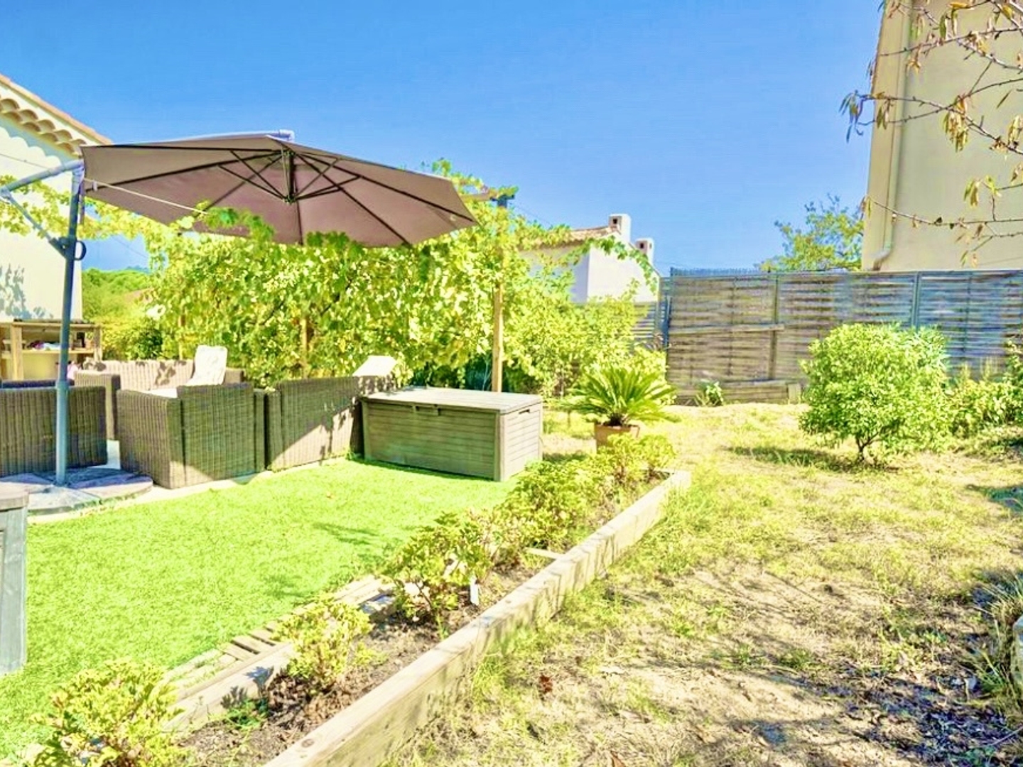LE CANNET VILLA T6 INDIVUELLE 185 M2 SUD OUEST, TERRAIN 610 M2 + T2 DE 25 M2, AVEC PISCINE, 2 PLACES DE PARKINGS