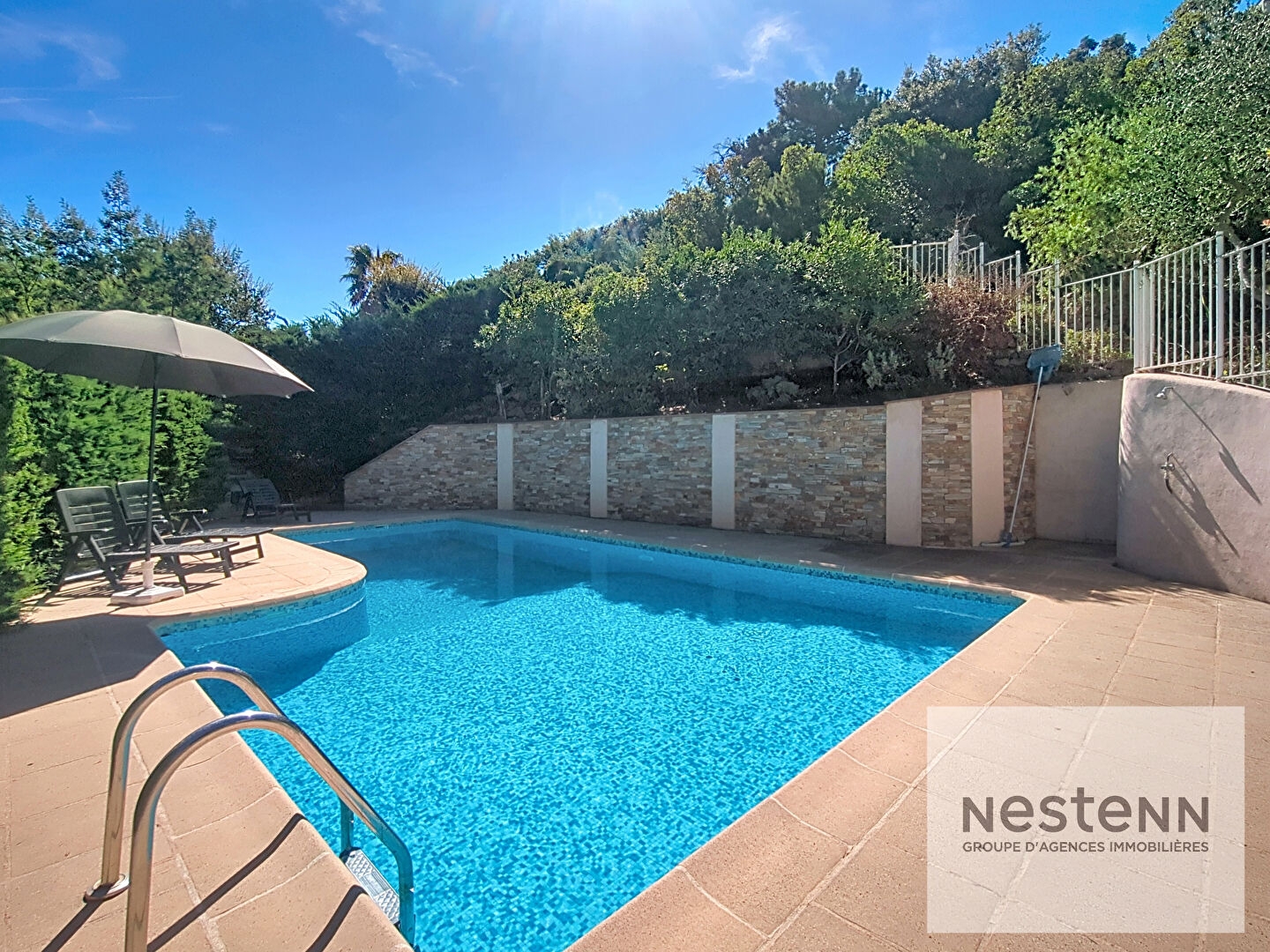 Maison à vendre - 5 pièces - 138m2 - Roquebrune-Sur-Ar... (83380)