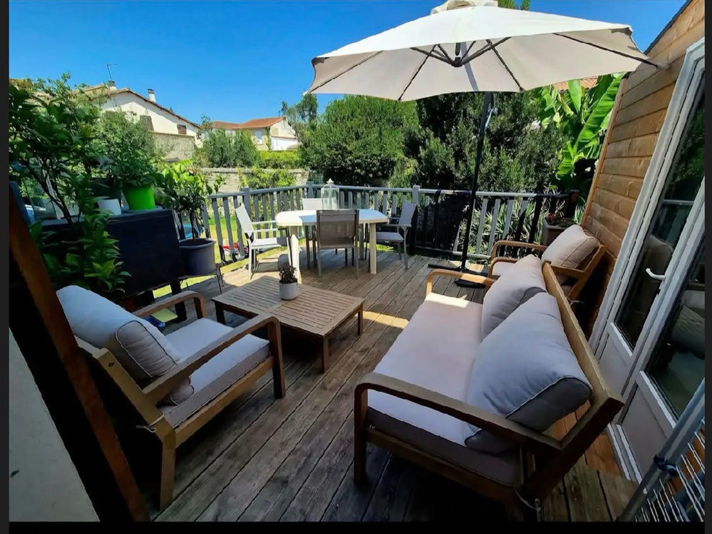 MAISON EN PIERRE AVEC JARDIN STUDIO CENTRE VILLE DE MAUZE SUR LE MIGNON