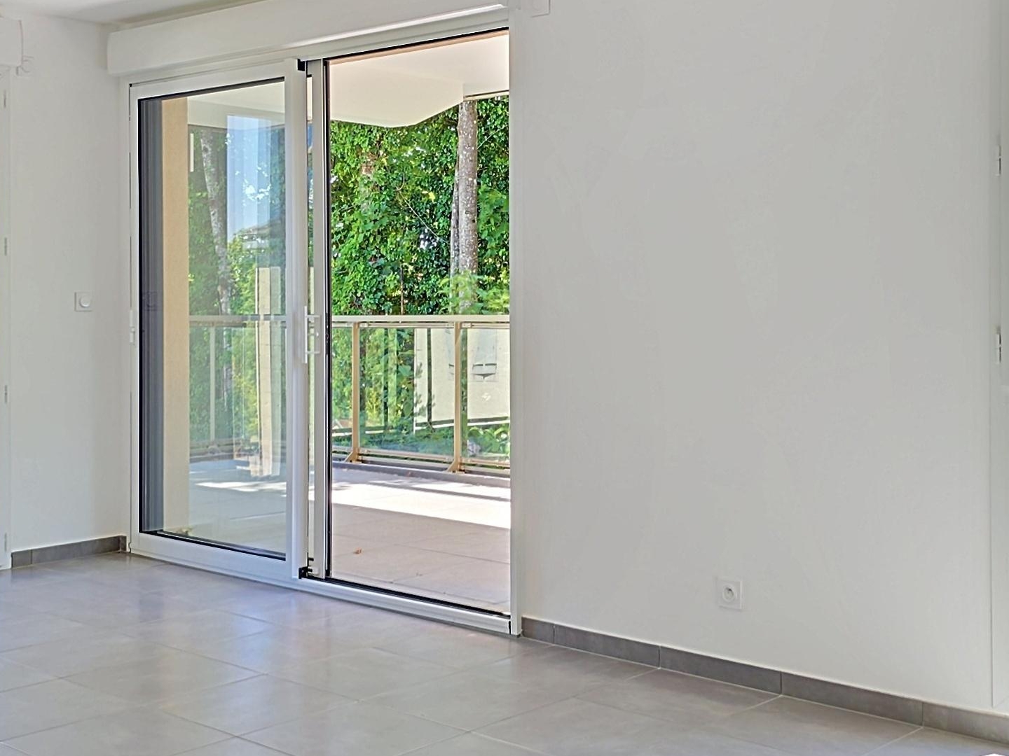 Appartement à vendre - 3 pièces - 68m2 - Divonne-Les-Bains (01220)