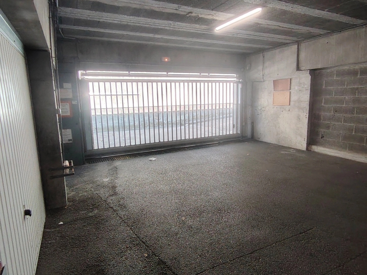 Parking / garage / box à vendre - 13m2 - Valence (26000)