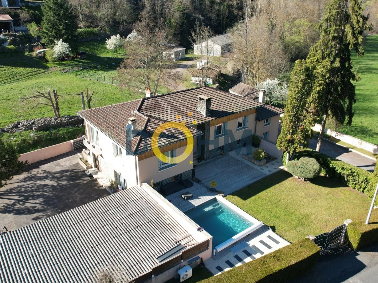 Espaly Saint Marcel ! Maison traditionnelle 295 m2 avec pisc