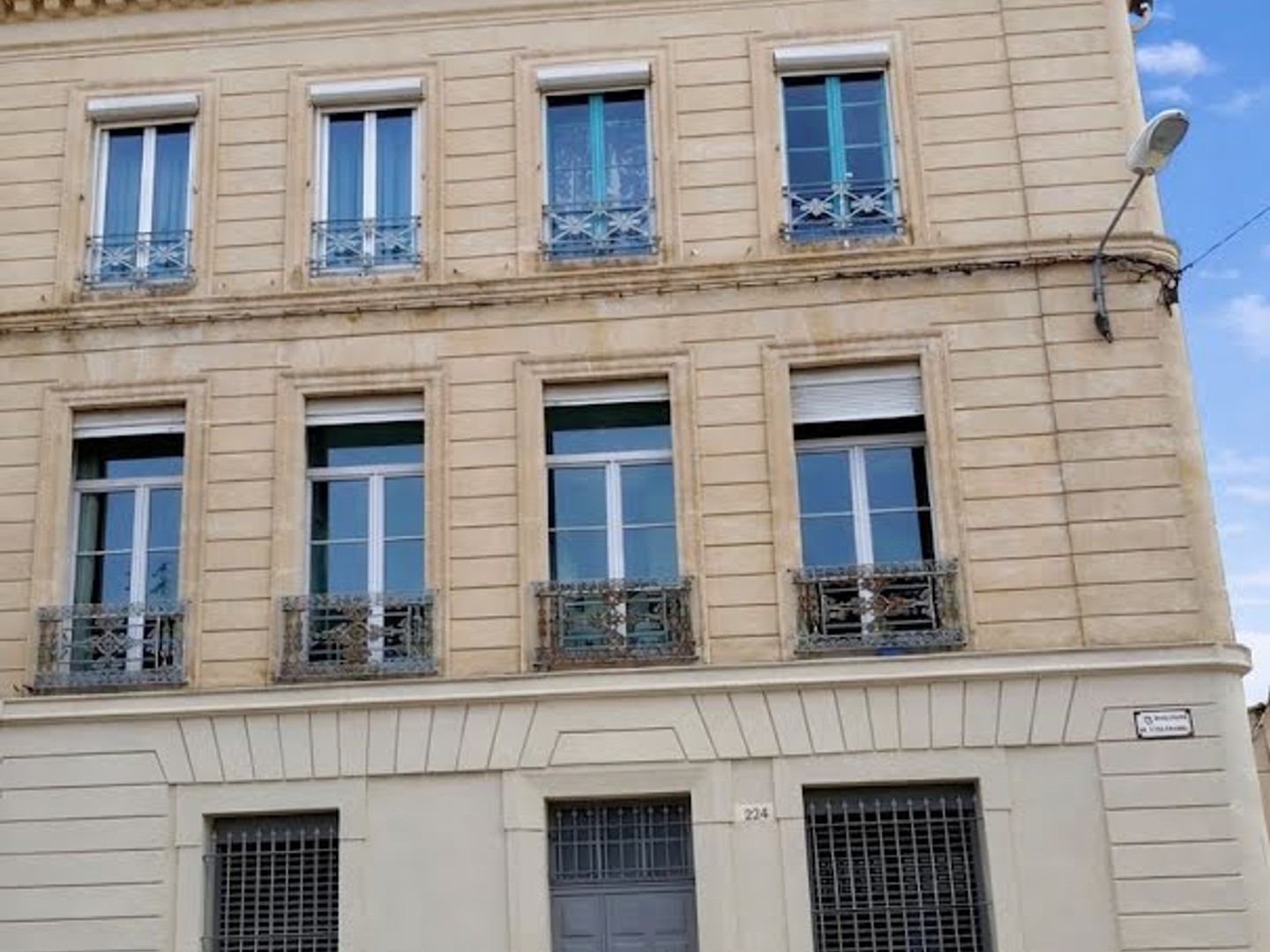 Local 5 pièces 107 m²