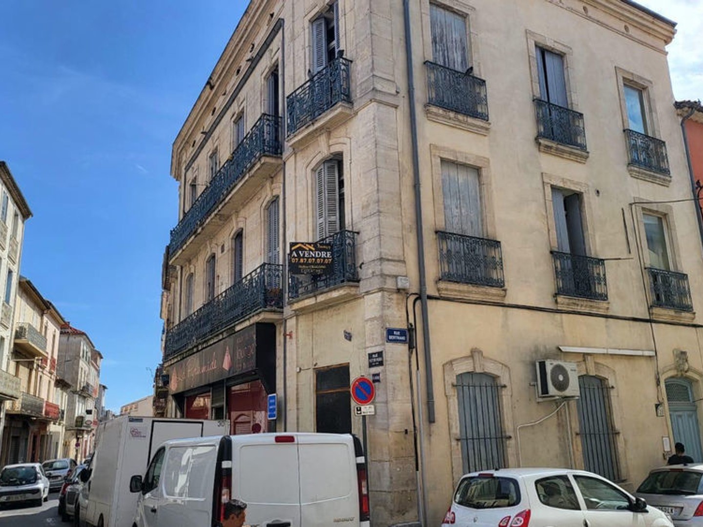 DEPT 34 - BÉZIERS CENTRE : IMMEUBLE DE RAPPORT - 43 320 € / AN - 8,84 % BRUT - ENTIÈREMENT LOUÉ