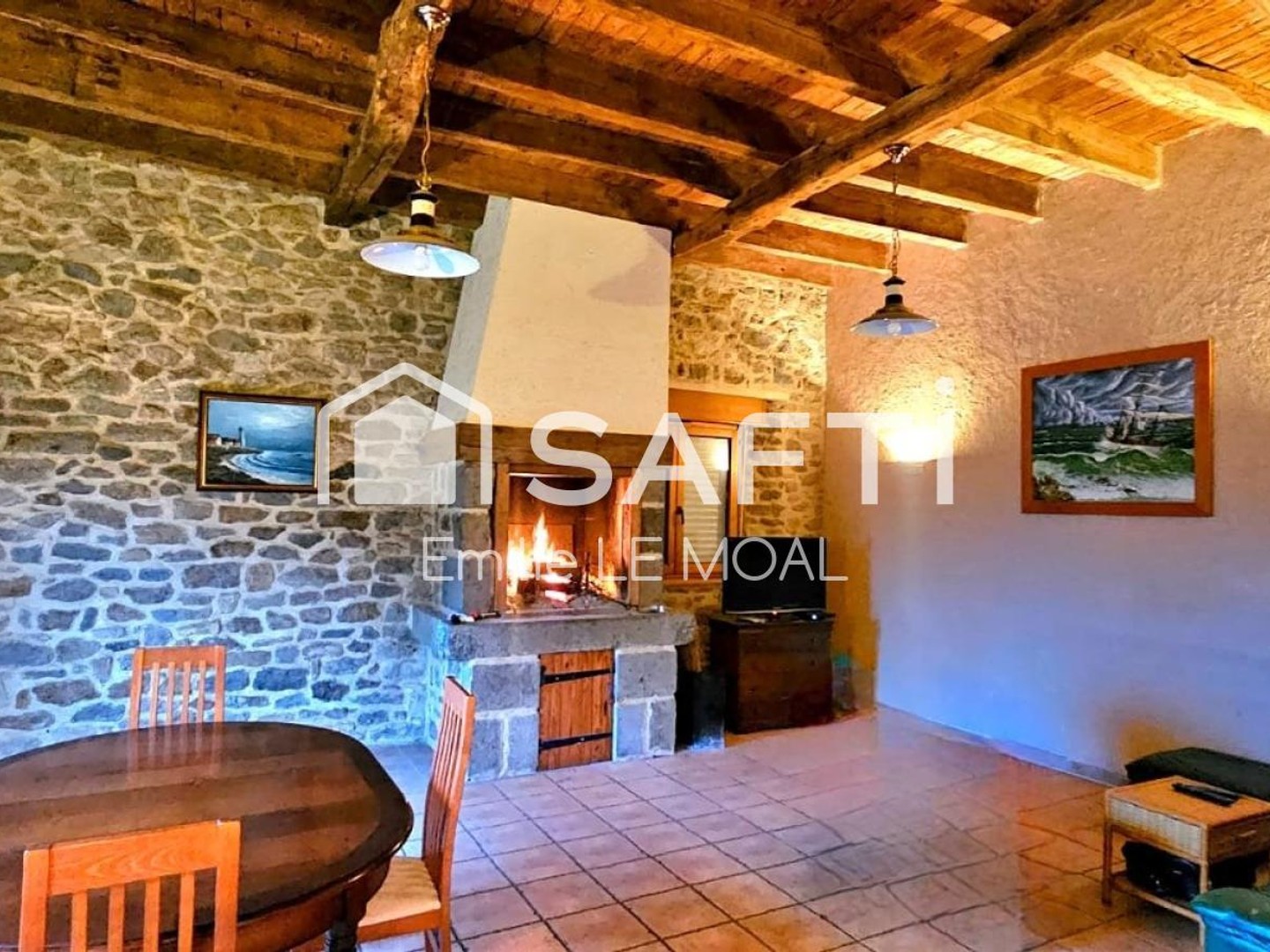 Ancienne grange rénovée avec fort potentiel