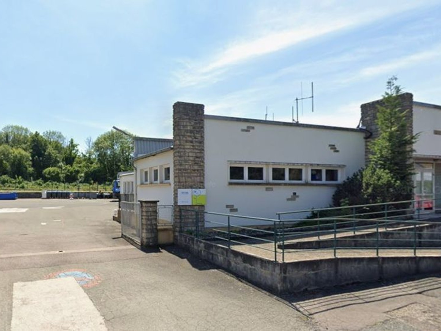 A VENDRE - ENSEMBLE IMMOBILIER A USAGE MIXTE