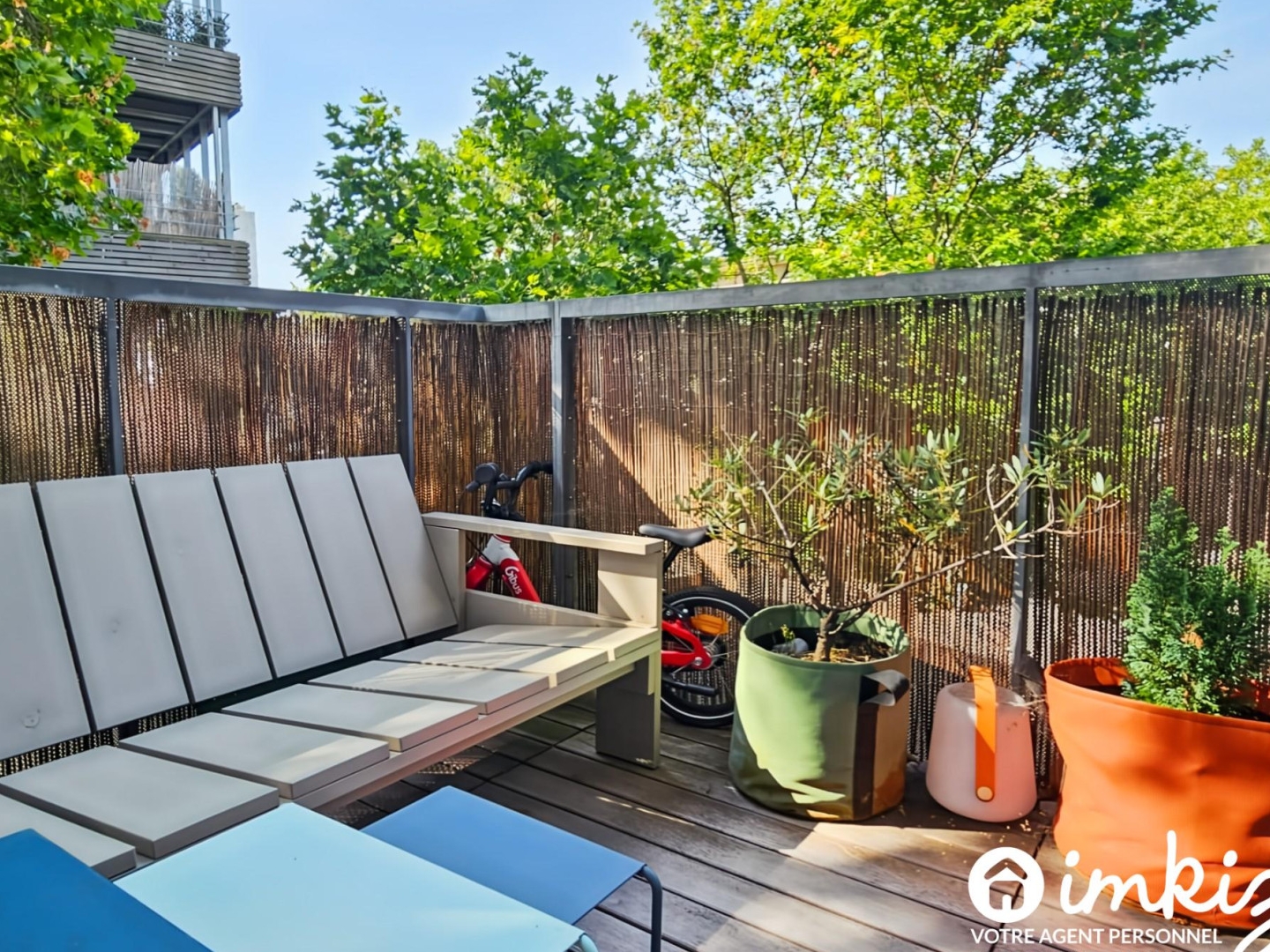 3 pièces avec  terrasse parking ascenseur 17e