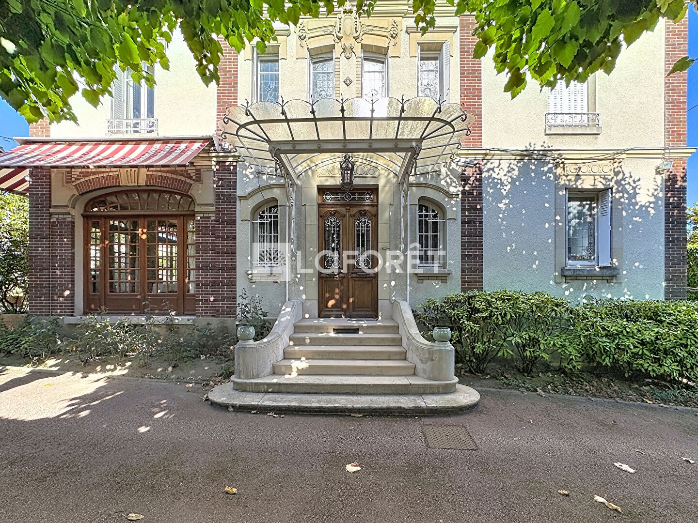 Maison 13 pièces 310 m²