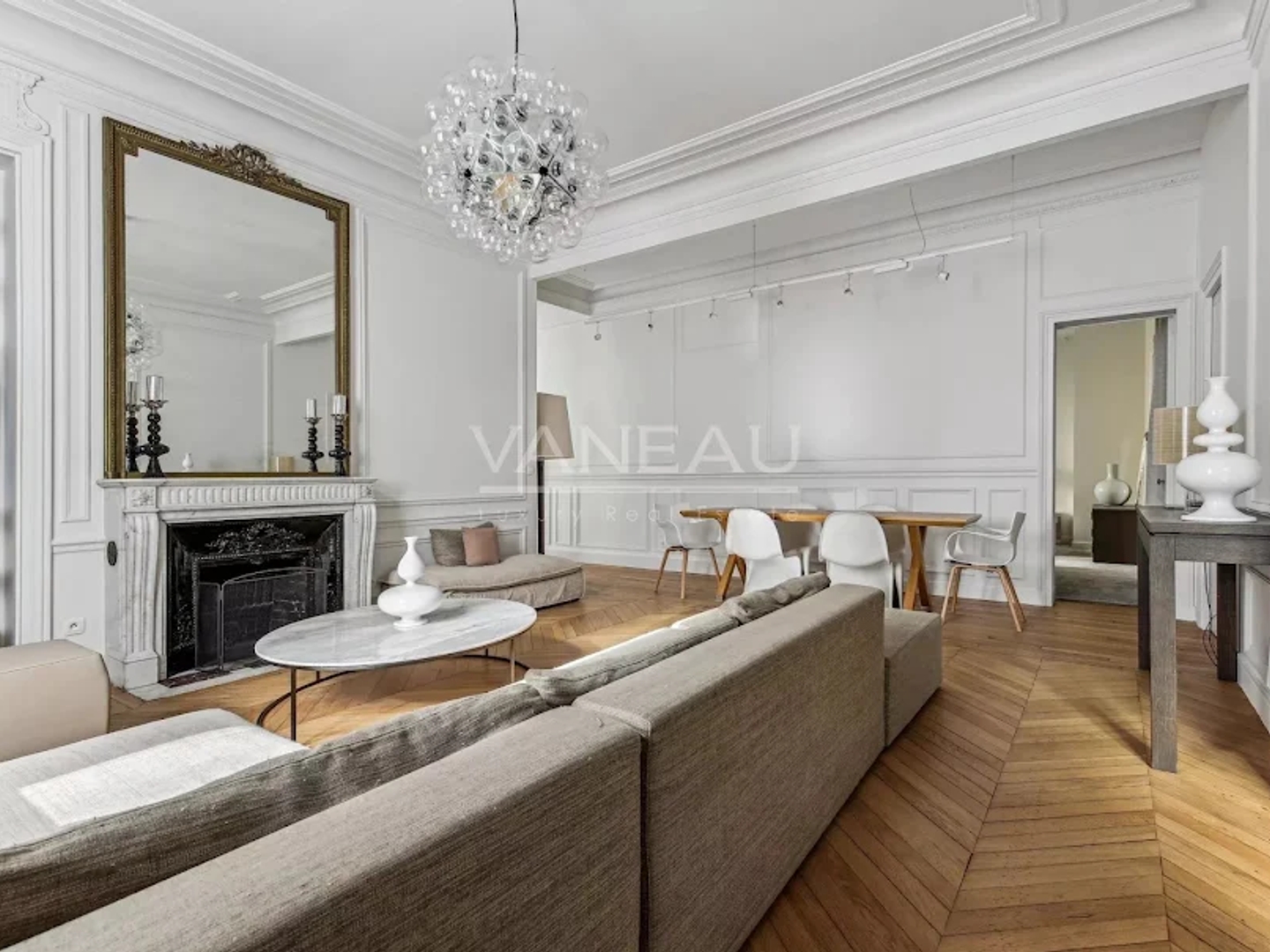 Appartement à vendre - 4 pièces - 124m2 - Paris 16e (75016)