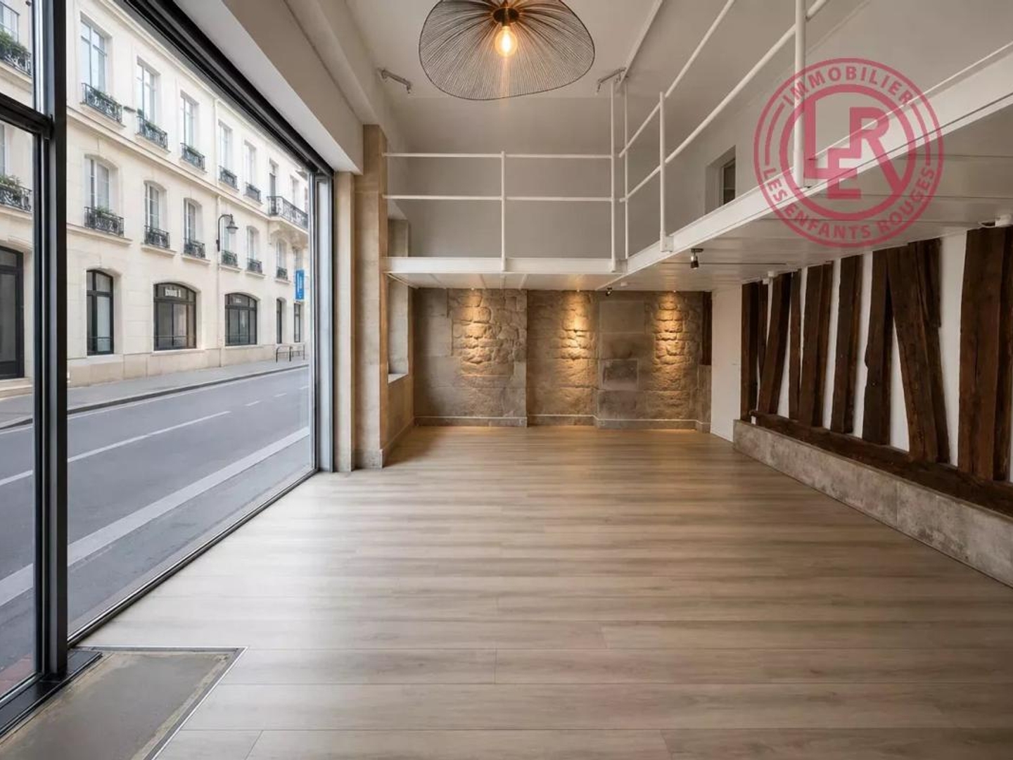Paris 10ème - Porte Saint-Denis - Boutique entièrement rénovée