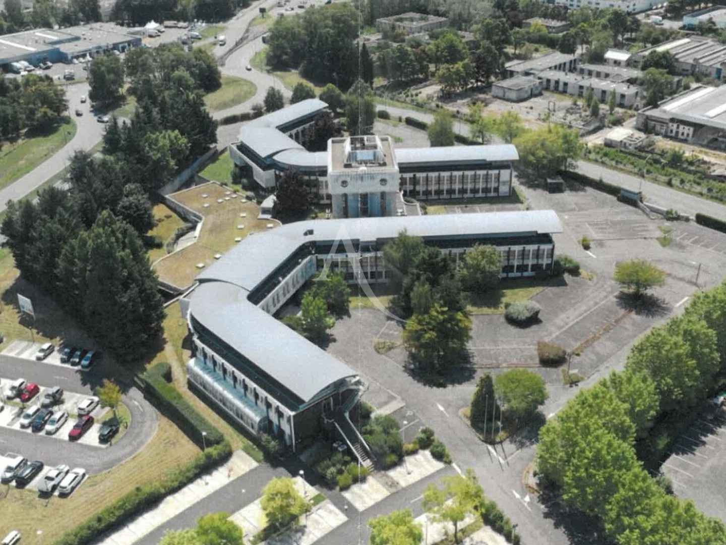 Immeuble commercial 280 m²