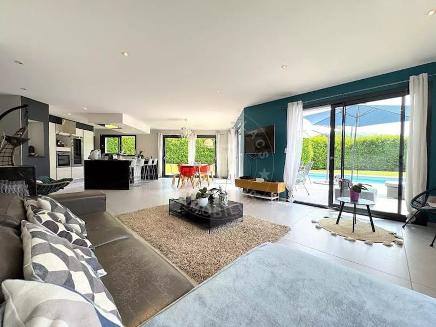 Maison 8 pièces 256 m²