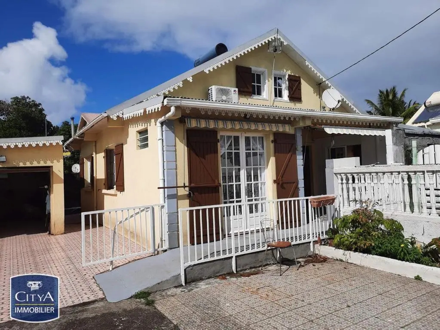Parking / garage / box à vendre - 946m2 - Saint-André (97440)