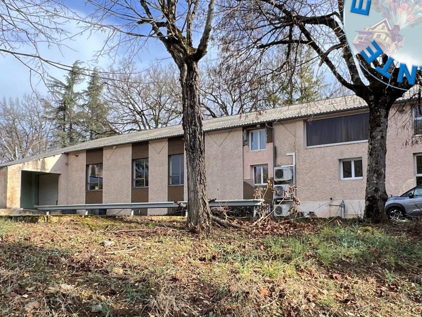 Local commercial 740 m²