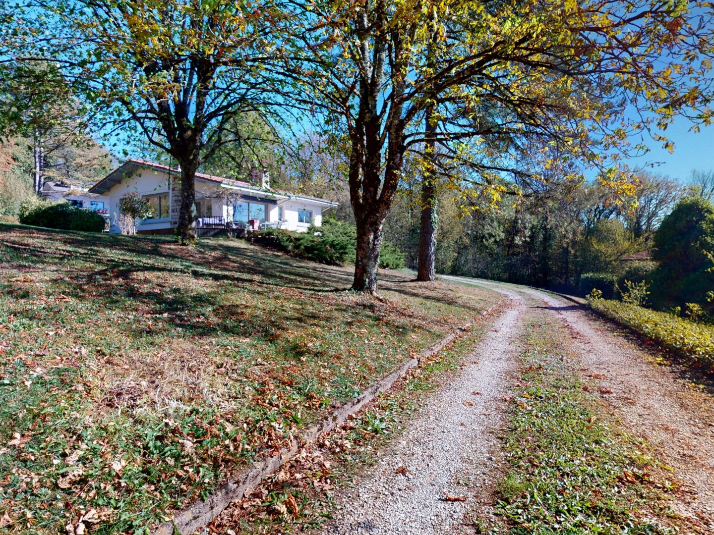 Maison 113 m2 avec piscine sur 2 232 m2 de terrain Châtill
