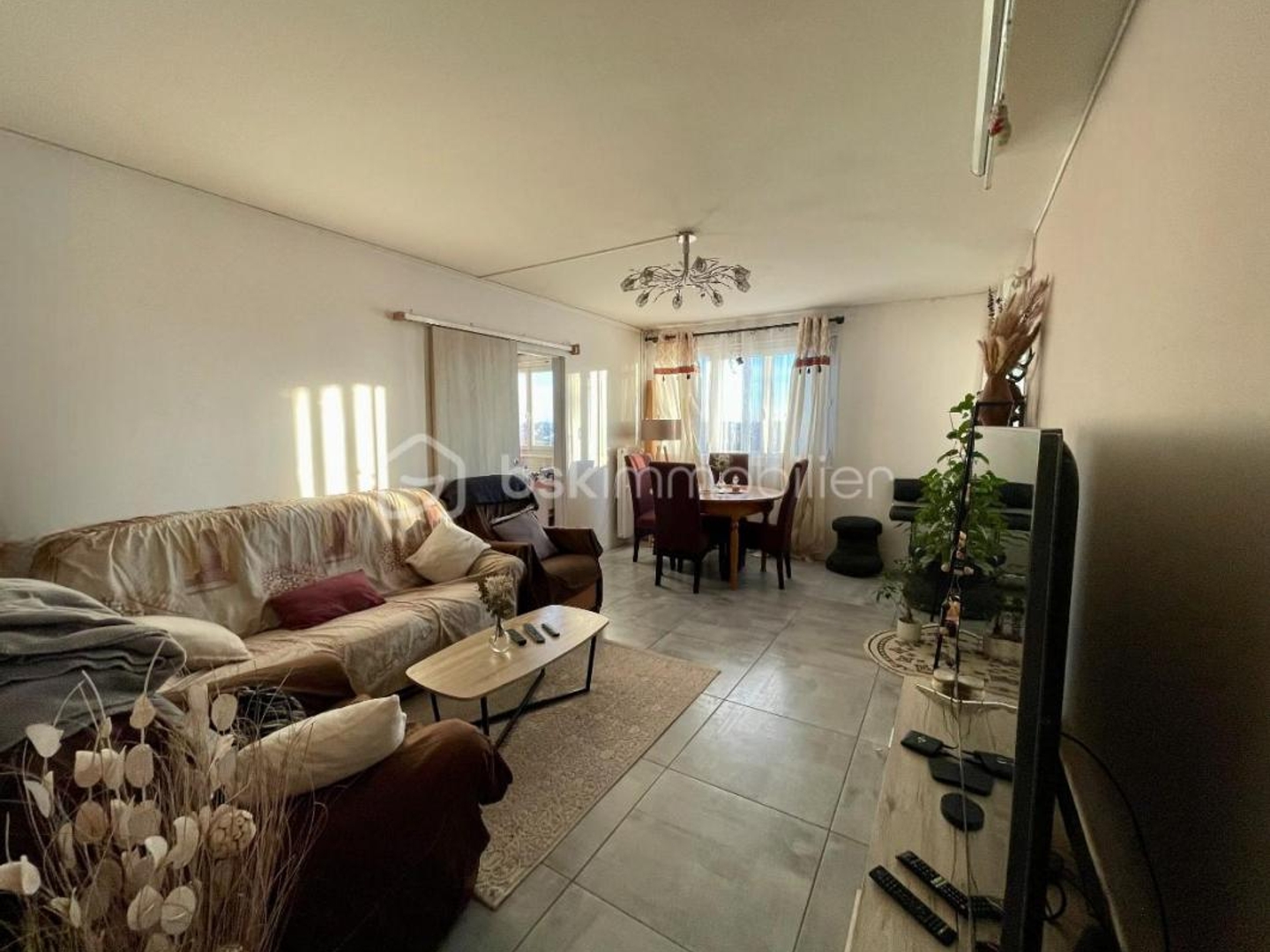 ? Appartement Traversant à Proximité de la Gare de Chartres  78 m² de Confort et de Lumière ?