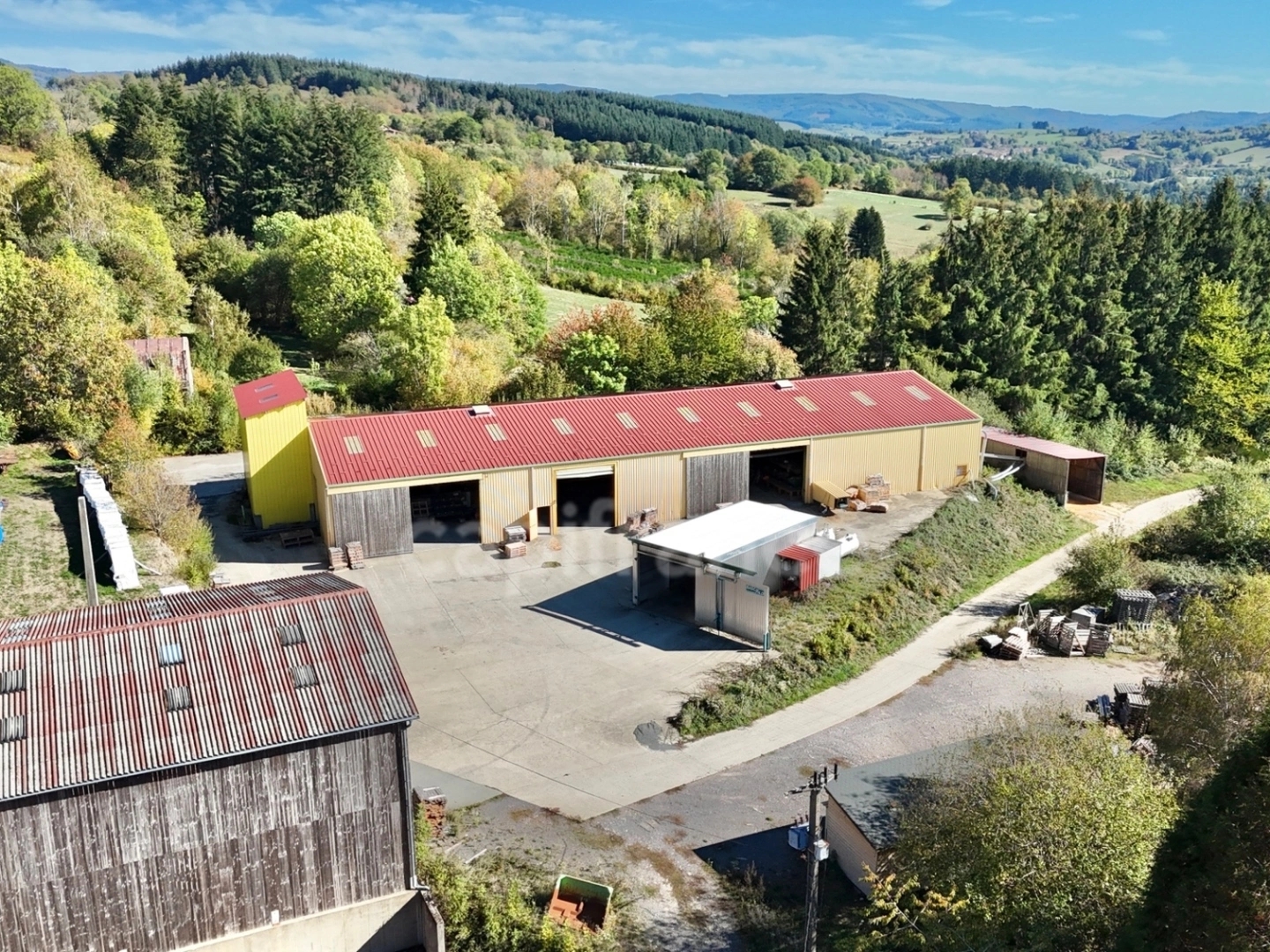 Magasin à vendre - 230m2 - Saint-Priest-La-P... (42830)
